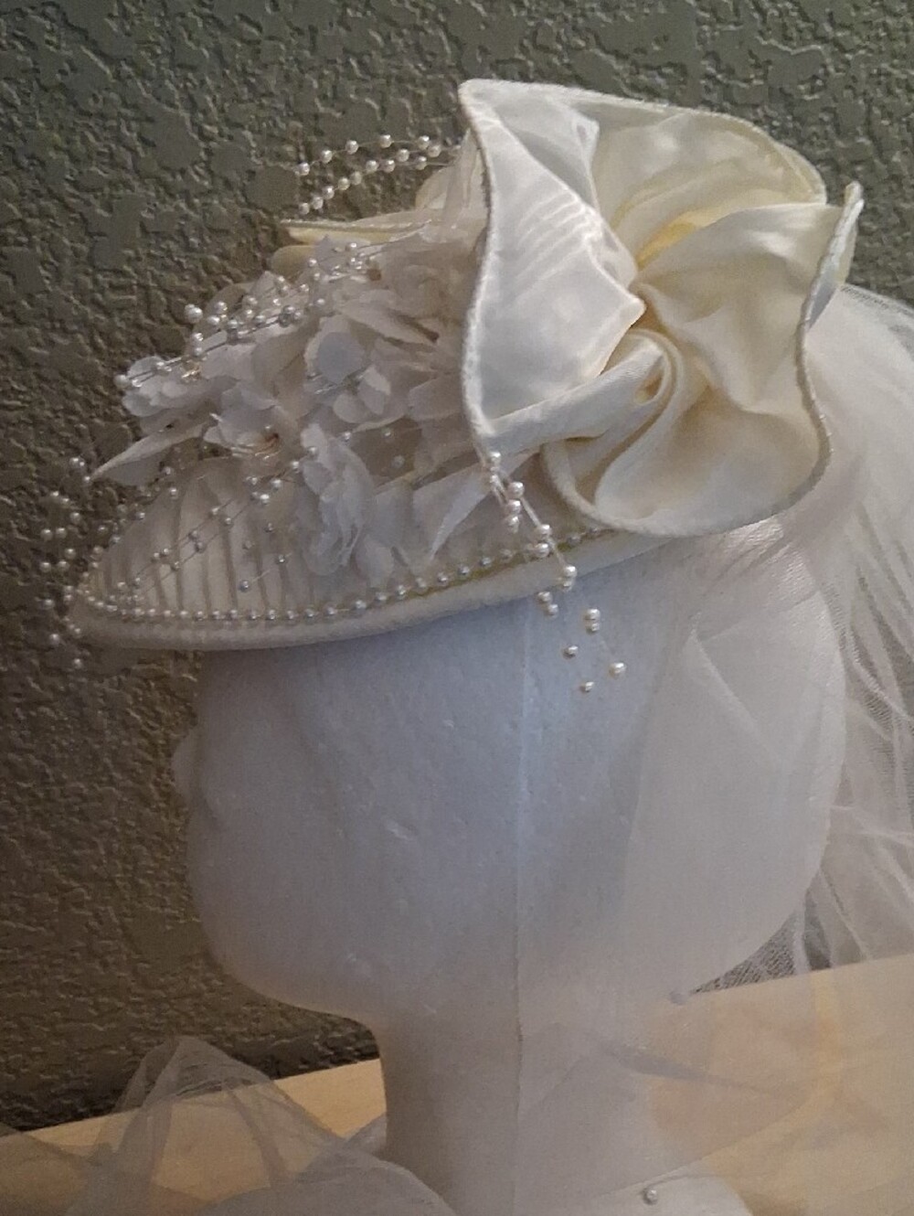 Ivory Floral Pearl Bridal Headpiece 1980's - Picture 7 of 8